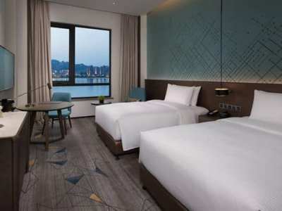 bedroom 1 - hotel doubletree oriental movie metropolis - qingdao, china