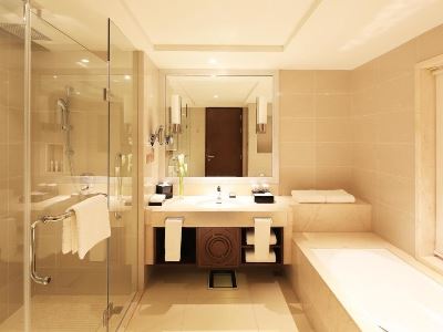 bathroom - hotel doubletree by hilton ningbo-chunxiao - ningbo, china