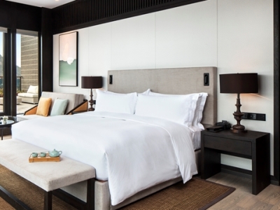 bedroom - hotel hilton ningbo dongqian lake resort - ningbo, china