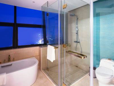 bathroom - hotel howard johnson plaza by wyndham ningbo - ningbo, china