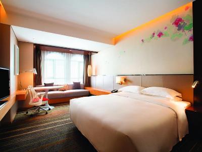 bedroom 1 - hotel hilton garden inn lijiang - lijiang, china