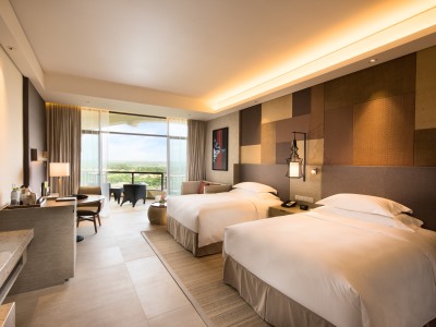 bedroom 1 - hotel doubletree by hilton hainan chengmai - haikou, china
