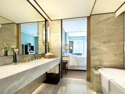 bathroom 1 - hotel sheraton grand hangzhou binjiang - hangzhou, china