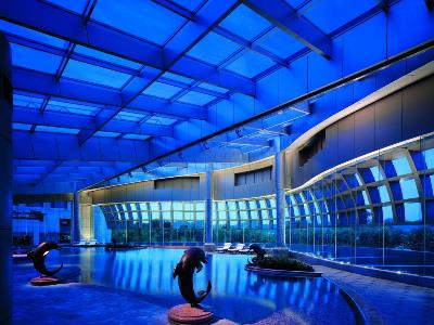 indoor pool - hotel grand hyatt hangzhou - hangzhou, china