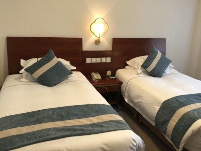 bedroom 5 - hotel xinqiao hotel hangzhou - hangzhou, china