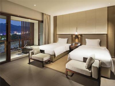 bedroom - hotel hilton huizhou longmen resort - huizhou, china