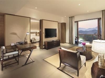 suite - hotel hilton huizhou longmen resort - huizhou, china