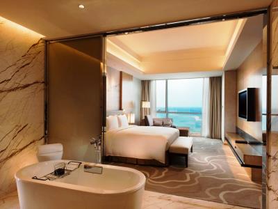 bathroom - hotel hilton yantai golden coast - yantai, china