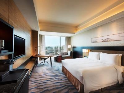 bedroom 2 - hotel hilton yantai golden coast - yantai, china