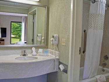 bathroom - hotel hampton inn and suites by hilton sjo apt - alajuela, costa rica