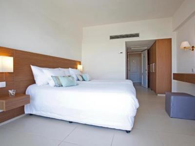bedroom 3 - hotel sandy beach hotel and spa - larnaca, cyprus