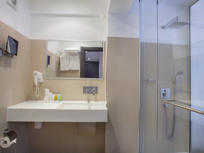 bathroom 3 - hotel amorgos boutique - larnaca, cyprus