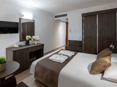 bedroom - hotel kapetanios limassol - limassol, cyprus