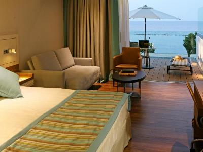 bedroom 1 - hotel crowne plaza limassol - limassol, cyprus