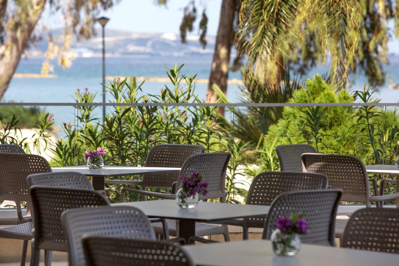 café - hotel harmony bay - limassol, cyprus