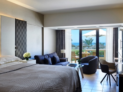 bedroom - hotel four seasons - limassol, cyprus