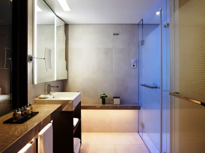 bathroom - hotel four seasons - limassol, cyprus