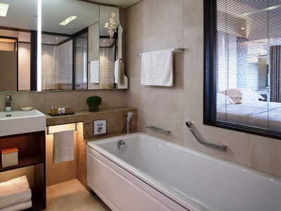 bathroom 1 - hotel four seasons - limassol, cyprus