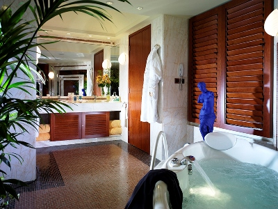 bathroom 3 - hotel four seasons - limassol, cyprus