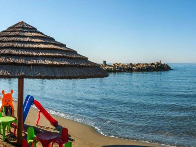 beach - hotel amathus beach - limassol, cyprus