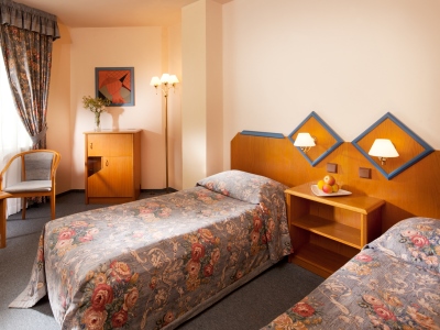 standard bedroom - hotel concertino - zlata husa - jindrichuv hradec, czech republic
