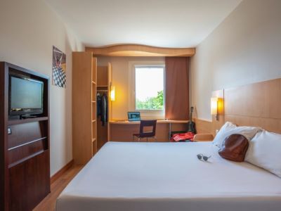 bedroom - hotel ibis plzen - pilsen, czech republic