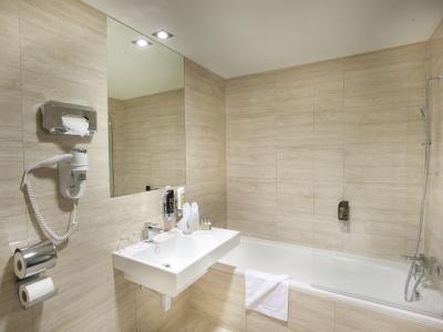 bathroom - hotel grandior - prague, czech republic