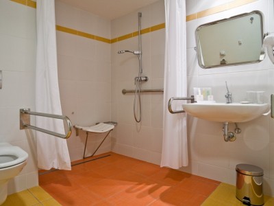 bathroom - hotel aquapalace - prague, czech republic