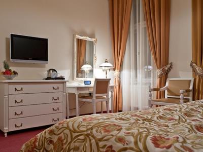 bedroom 5 - hotel alqush downtown - prague, czech republic