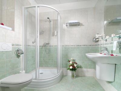 bathroom - hotel alqush downtown - prague, czech republic