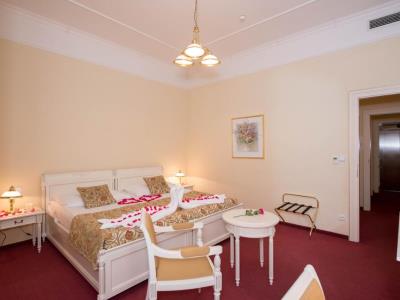 bedroom 3 - hotel alqush downtown - prague, czech republic