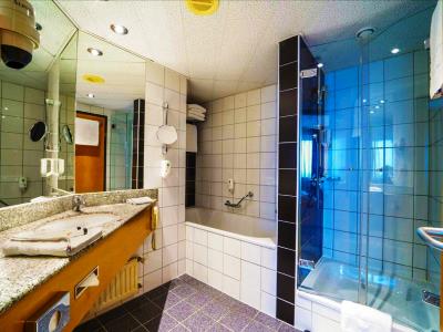 bathroom 3 - hotel don giovanni - prague, czech republic