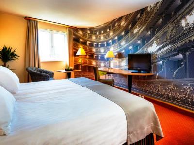 bedroom - hotel don giovanni - prague, czech republic