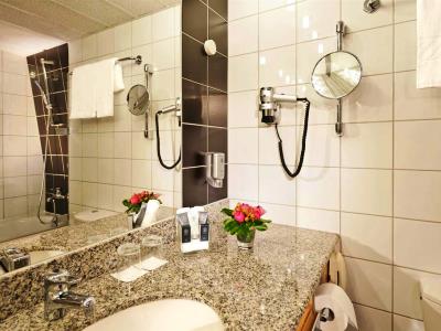 bathroom - hotel don giovanni - prague, czech republic