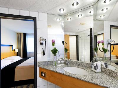 bathroom 1 - hotel don giovanni - prague, czech republic