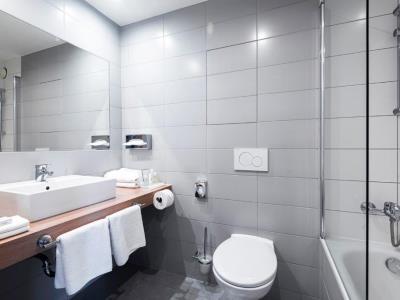 bathroom - hotel grand hotel international prague - prague, czech republic