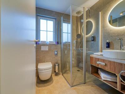 bathroom - hotel fourside hotel ringsheim - ringsheim, germany