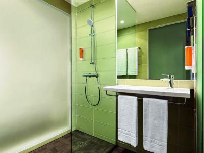 bathroom - hotel super 8 by wyndham augsburg - augsburg, germany