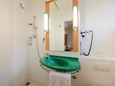 bathroom - hotel ibis bamberg altstadt - bamberg, germany