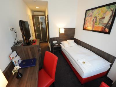 bedroom 1 - hotel best western kaiserhof - bonn, germany