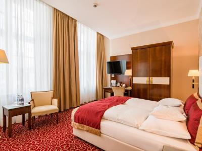 bedroom 1 - hotel bw plus hotel stadtpalais braunschweig - braunschweig, germany