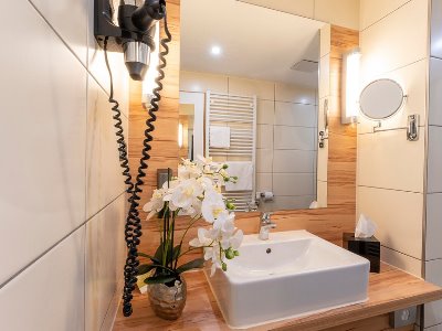 bathroom - hotel plaza premium columbus bremen - bremen, germany
