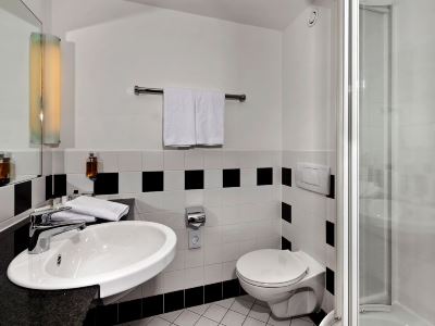 bathroom - hotel intercityhotel bremen - bremen, germany