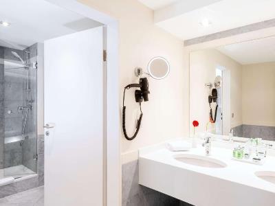 bathroom - hotel nh collection koln mediapark - cologne, germany