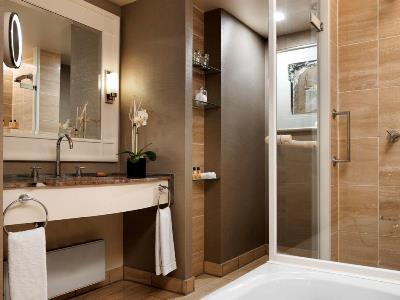 bathroom - hotel hyatt regency cologne - cologne, germany