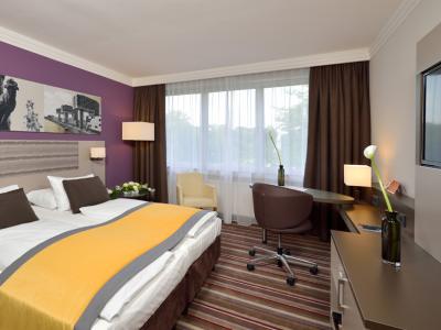 bedroom 1 - hotel leonardo royal koeln am stadtwald - cologne, germany