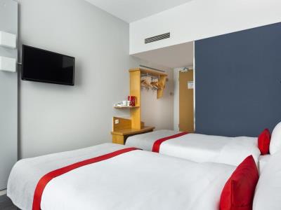 bedroom - hotel holiday inn express dortmund - dortmund, germany