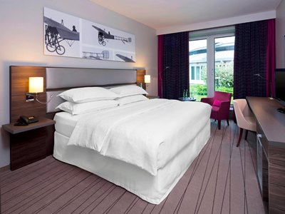 bedroom 2 - hotel sheraton duesseldorf airport - dusseldorf, germany