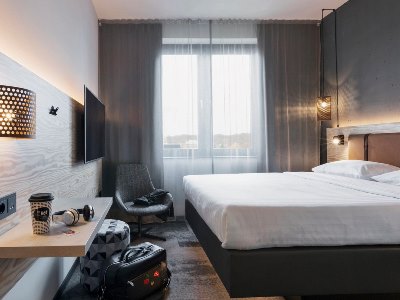 bedroom - hotel moxy duesseldorf south - dusseldorf, germany