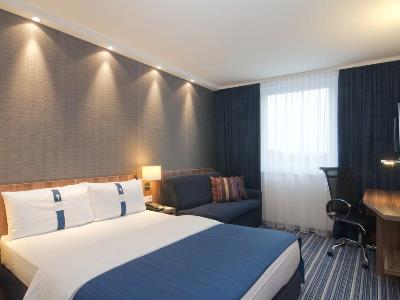bedroom 2 - hotel holiday inn express essen - city centre - essen, germany